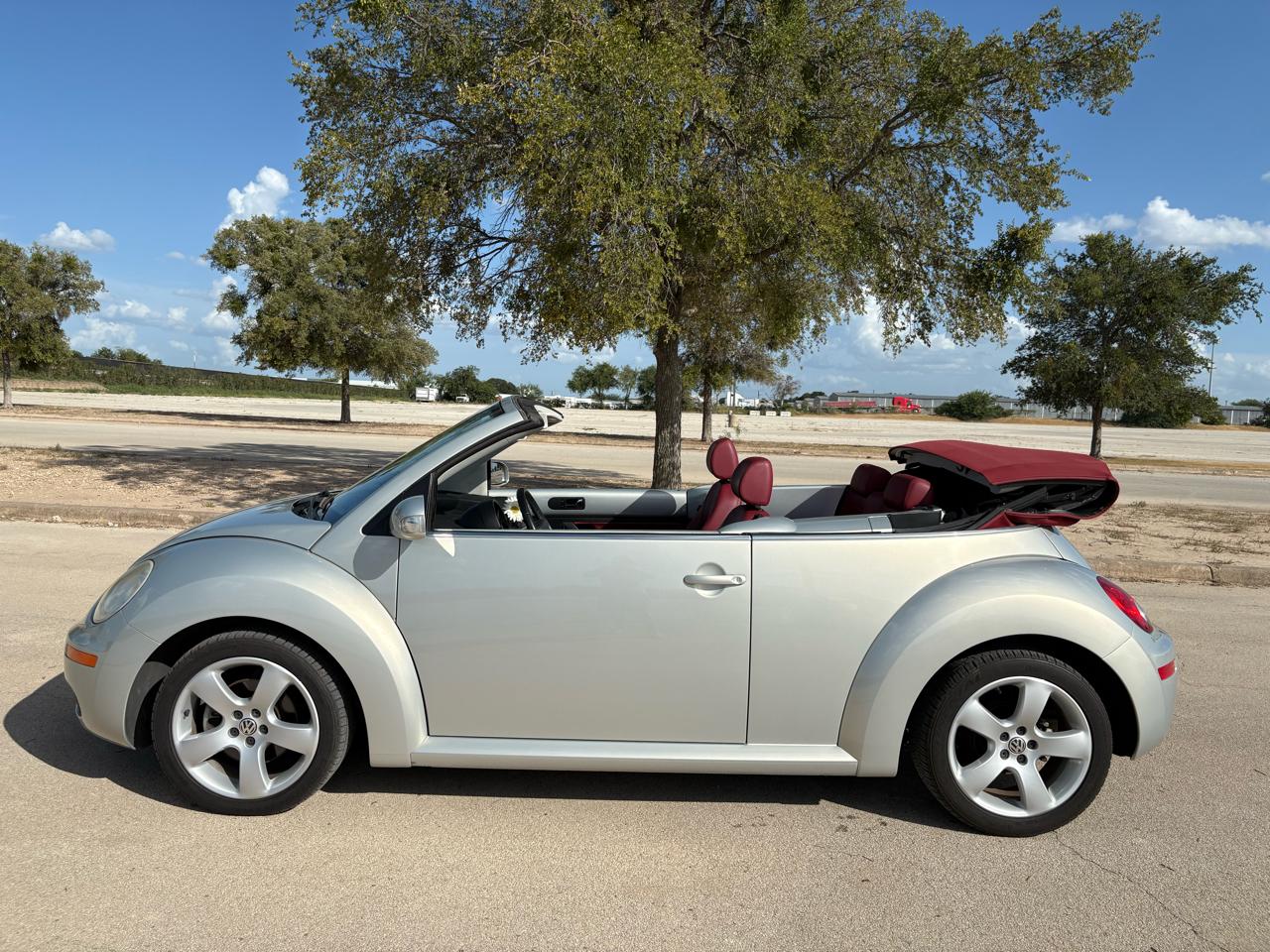 Volkswagen New Beetle Convertible  2009