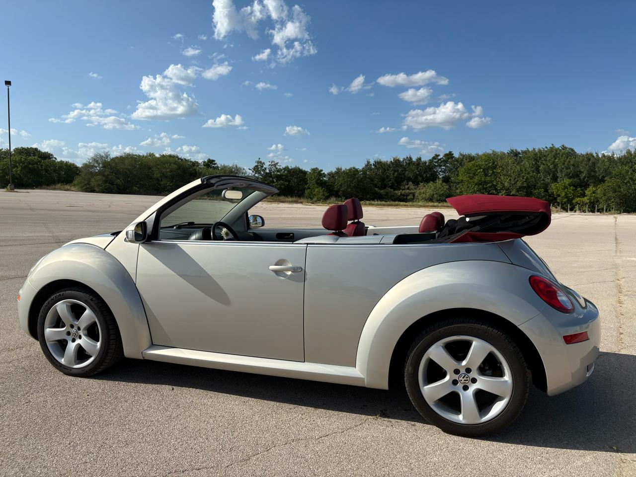 Volkswagen New Beetle Convertible  2009