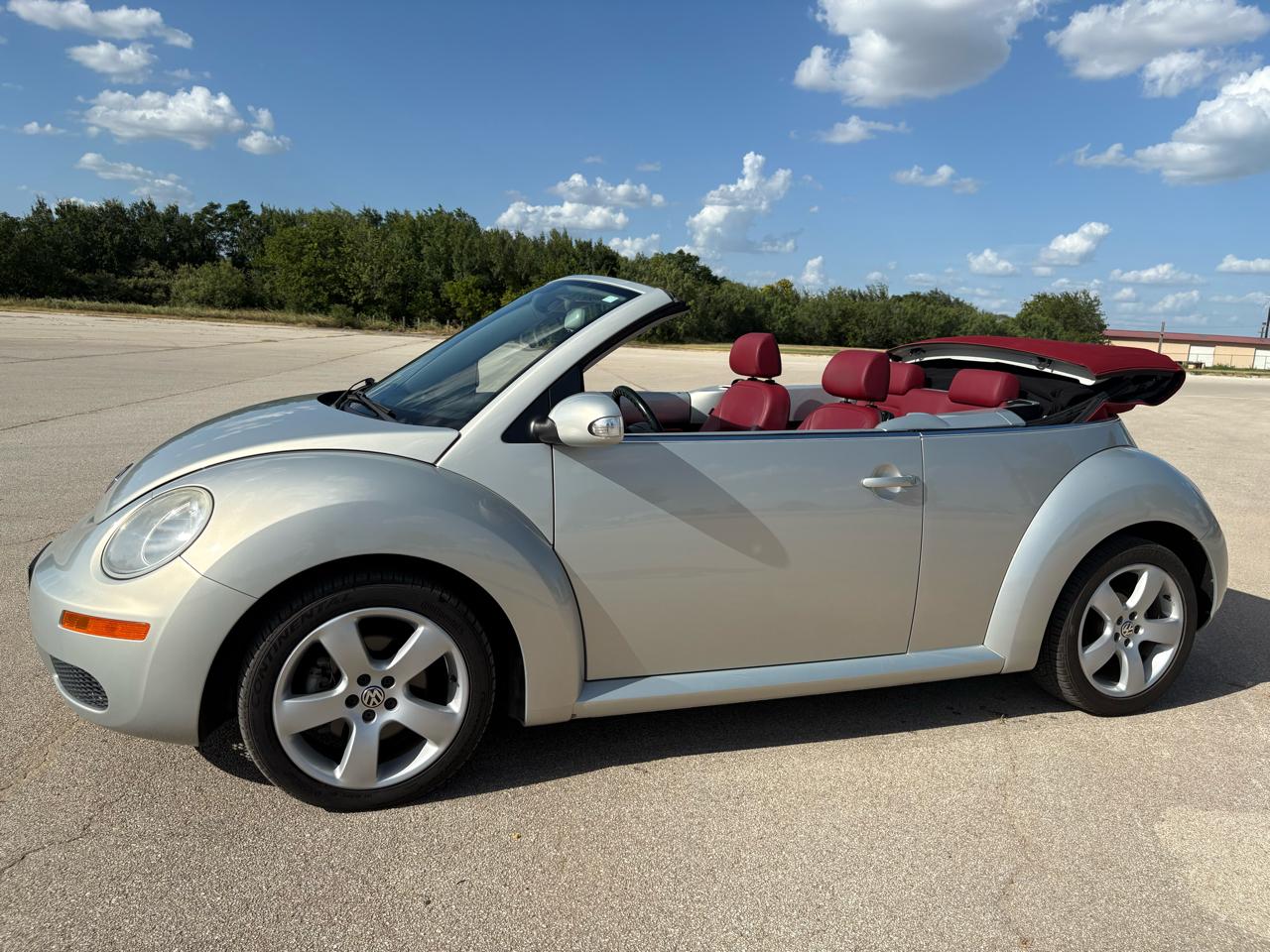 Volkswagen New Beetle Convertible  2009