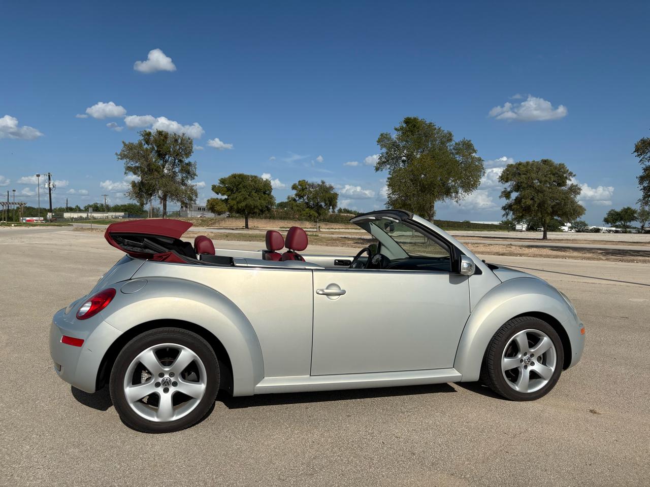 Volkswagen New Beetle Convertible  2009
