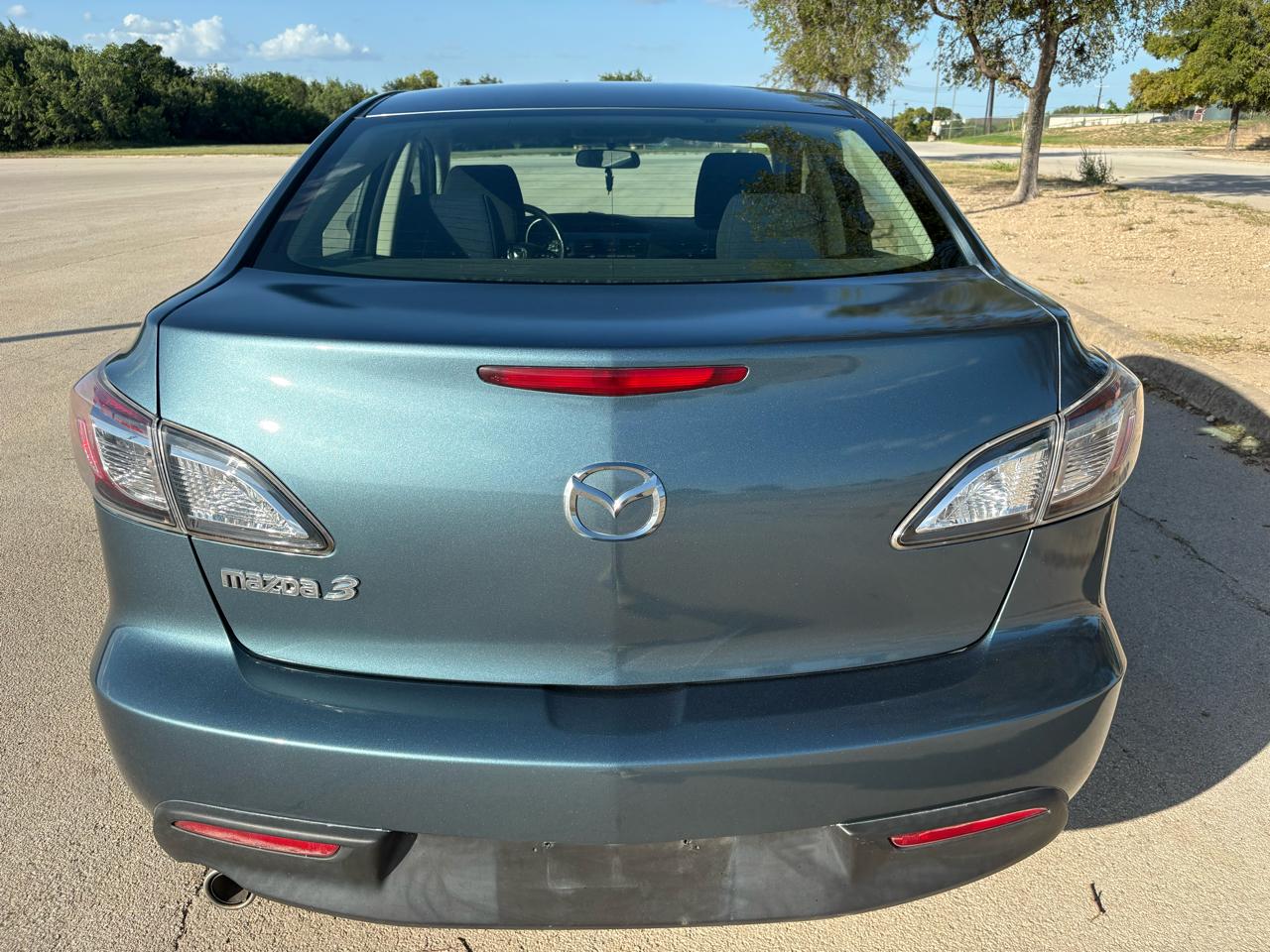 Mazda MAZDA3 4dr Sdn Auto i Touring 2011