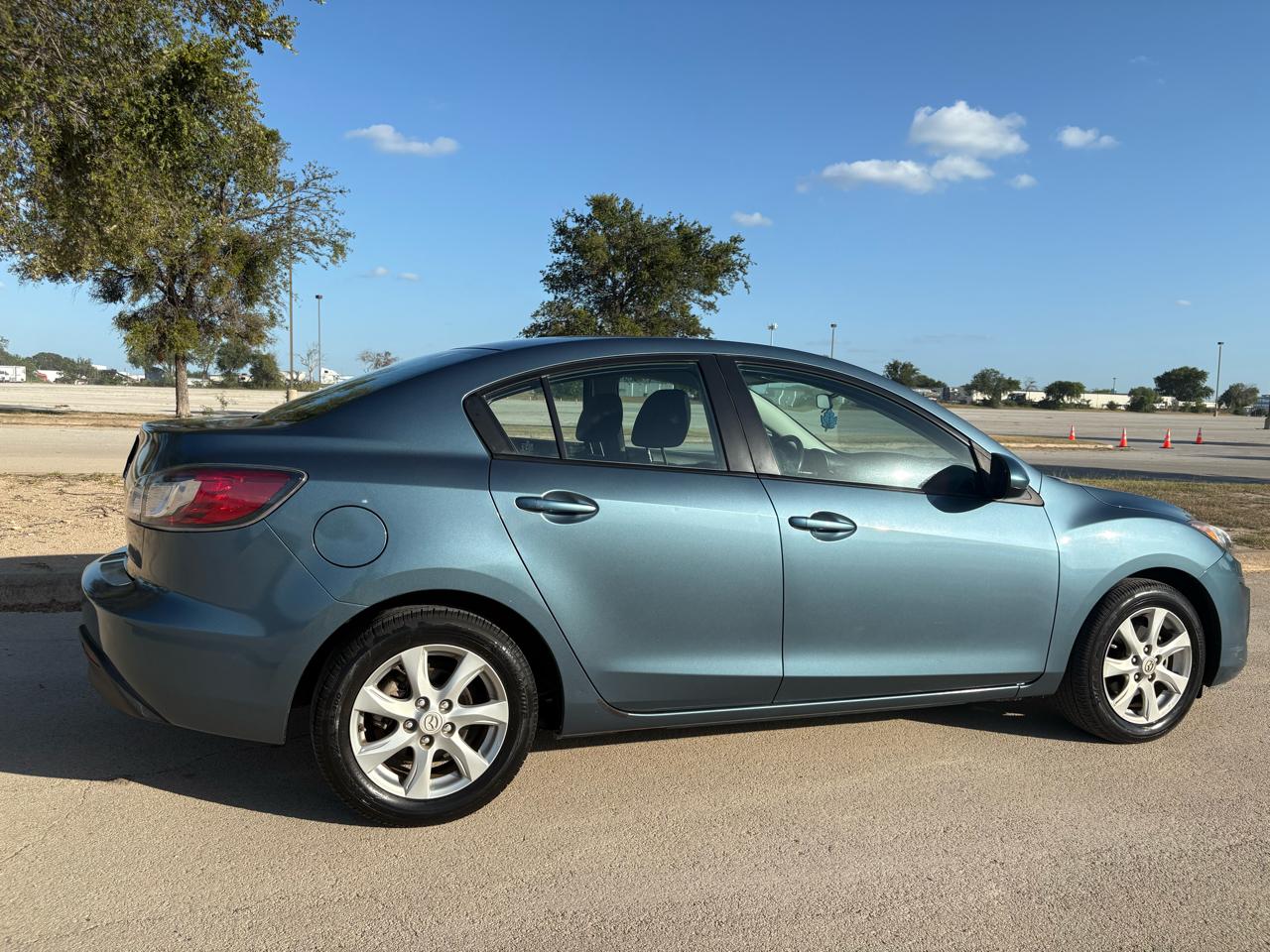 Mazda MAZDA3 4dr Sdn Auto i Touring 2011