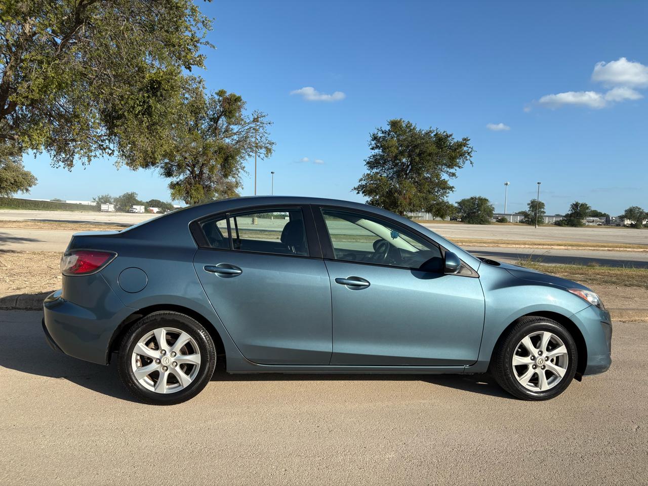 Mazda MAZDA3 4dr Sdn Auto i Touring 2011