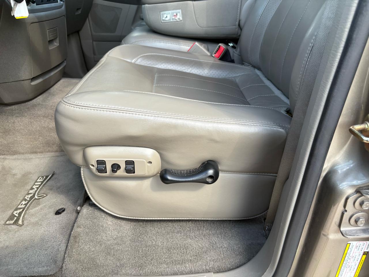 Dodge Ram 2500 4dr Quad Cab 160.5 4WD Laramie 2006