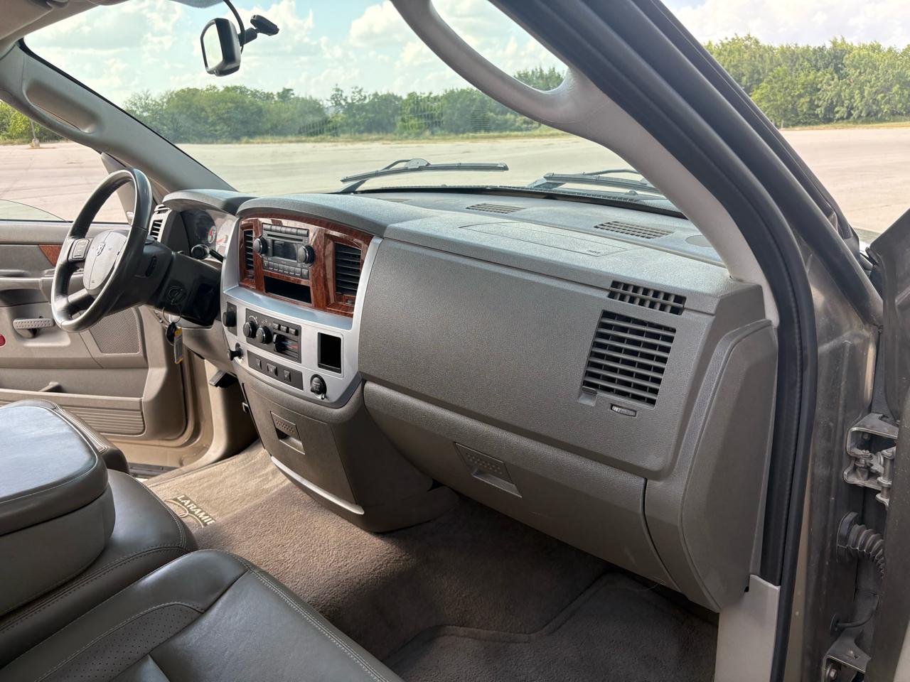 Dodge Ram 2500 4dr Quad Cab 160.5 4WD Laramie 2006