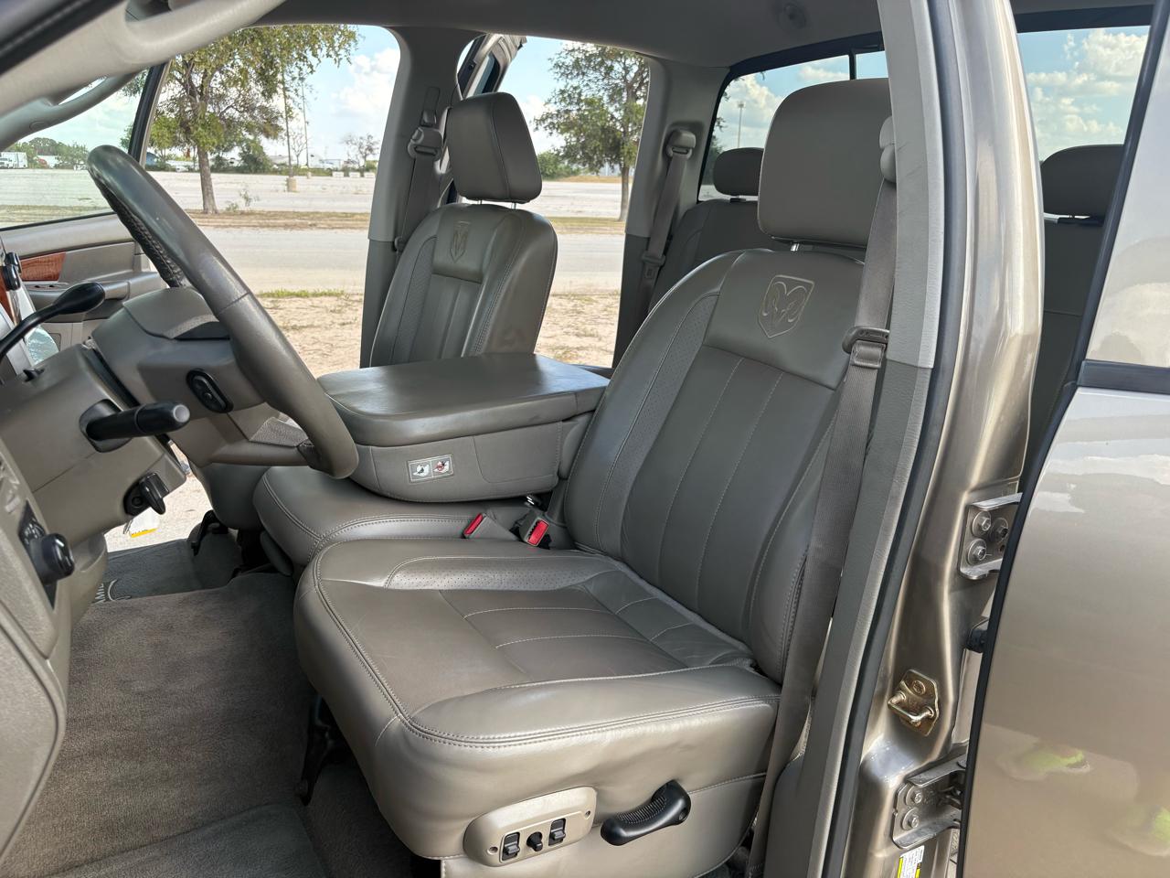 Dodge Ram 2500 4dr Quad Cab 160.5 4WD Laramie 2006