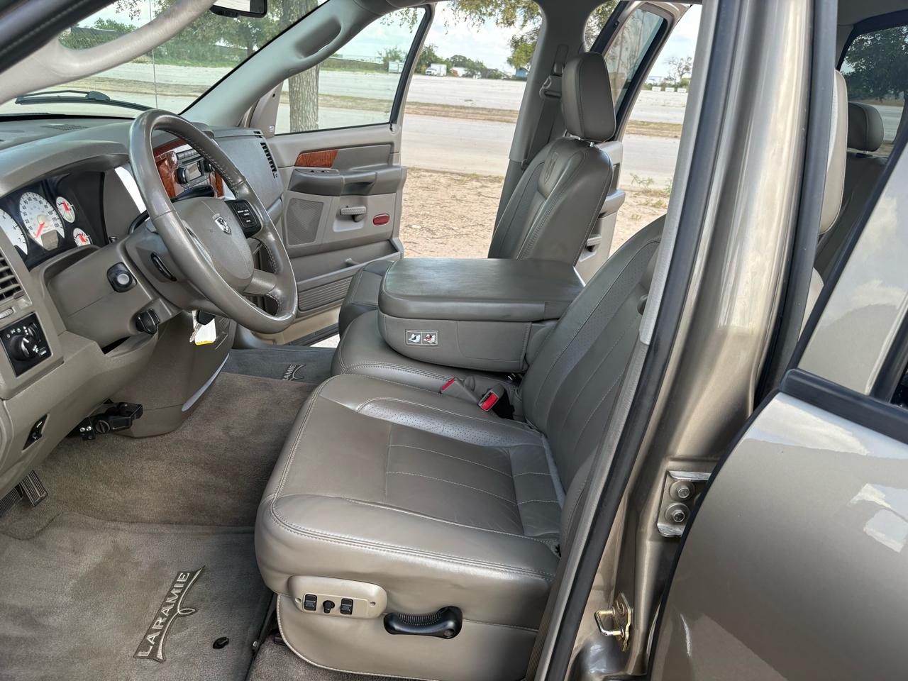 Dodge Ram 2500 4dr Quad Cab 160.5 4WD Laramie 2006