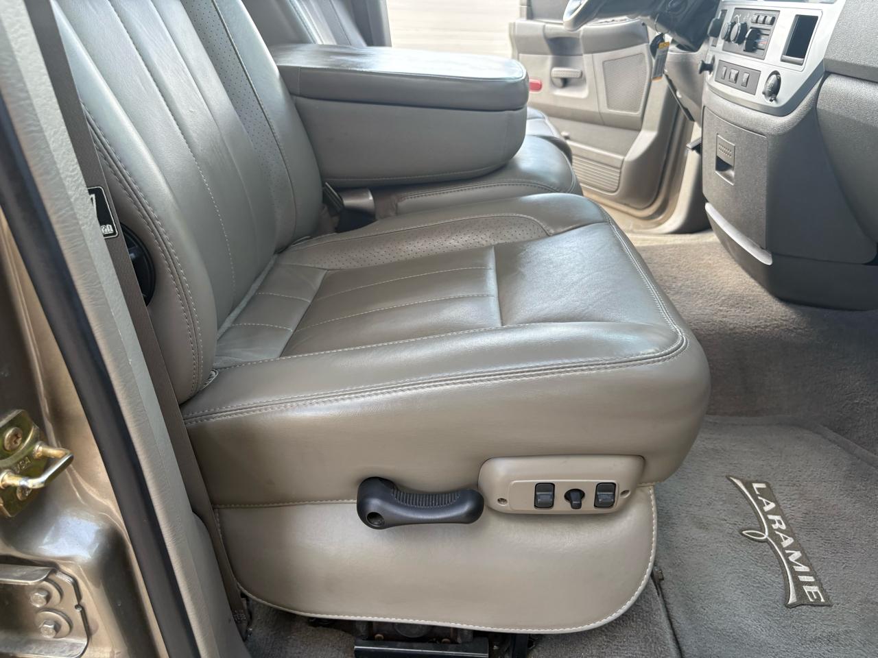 Dodge Ram 2500 4dr Quad Cab 160.5 4WD Laramie 2006