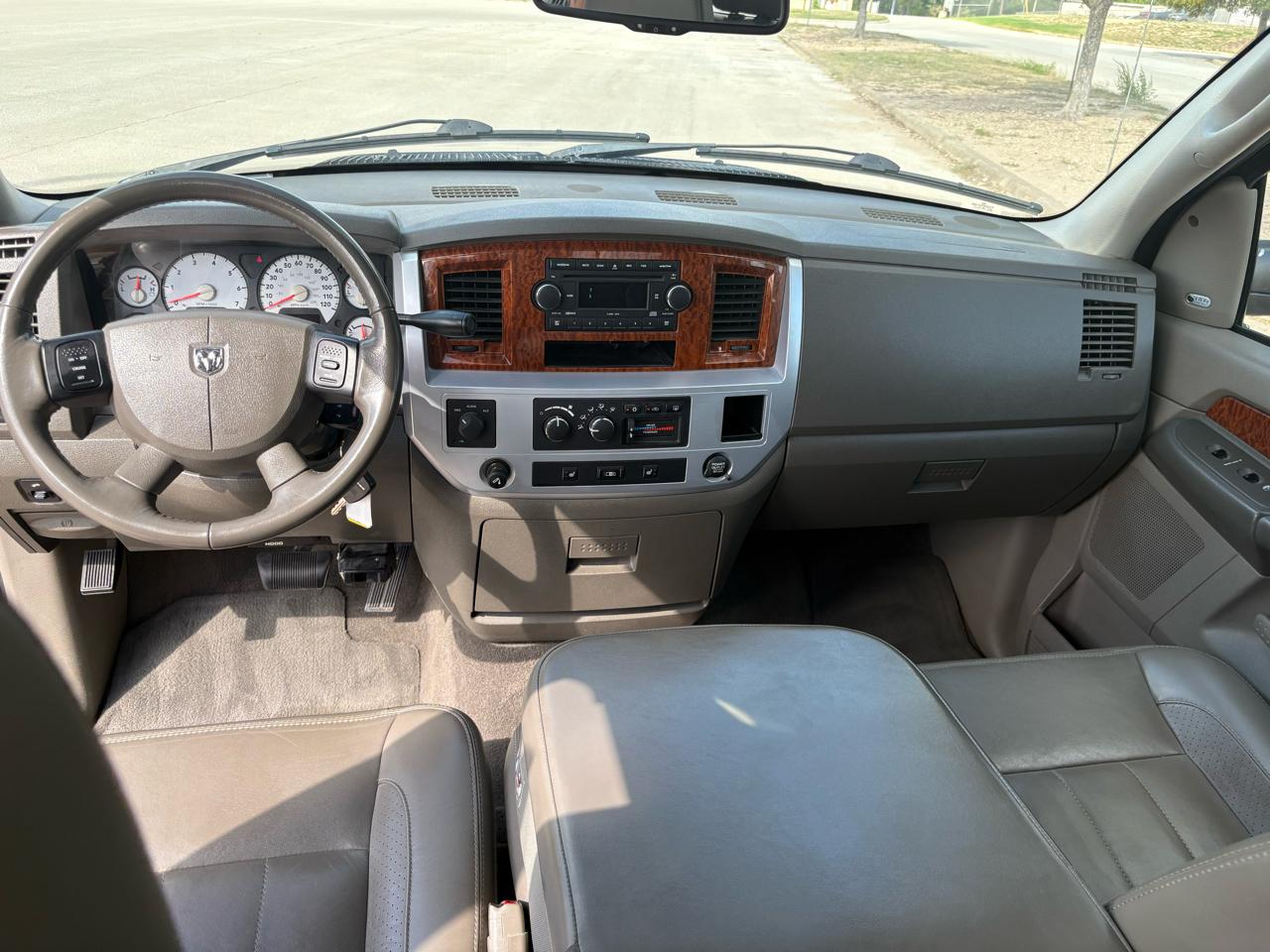 Dodge Ram 2500 4dr Quad Cab 160.5 4WD Laramie 2006