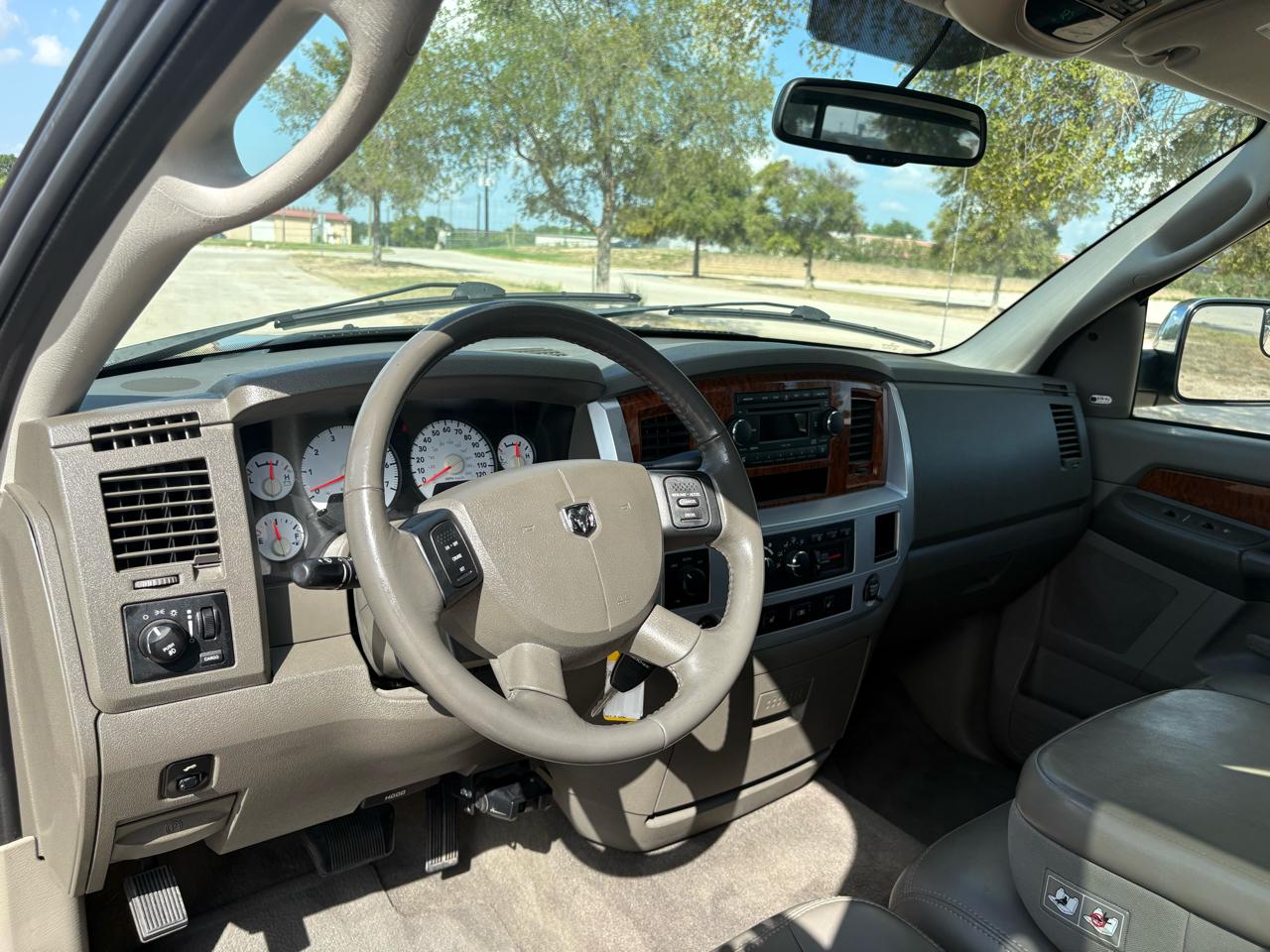 Dodge Ram 2500 4dr Quad Cab 160.5 4WD Laramie 2006