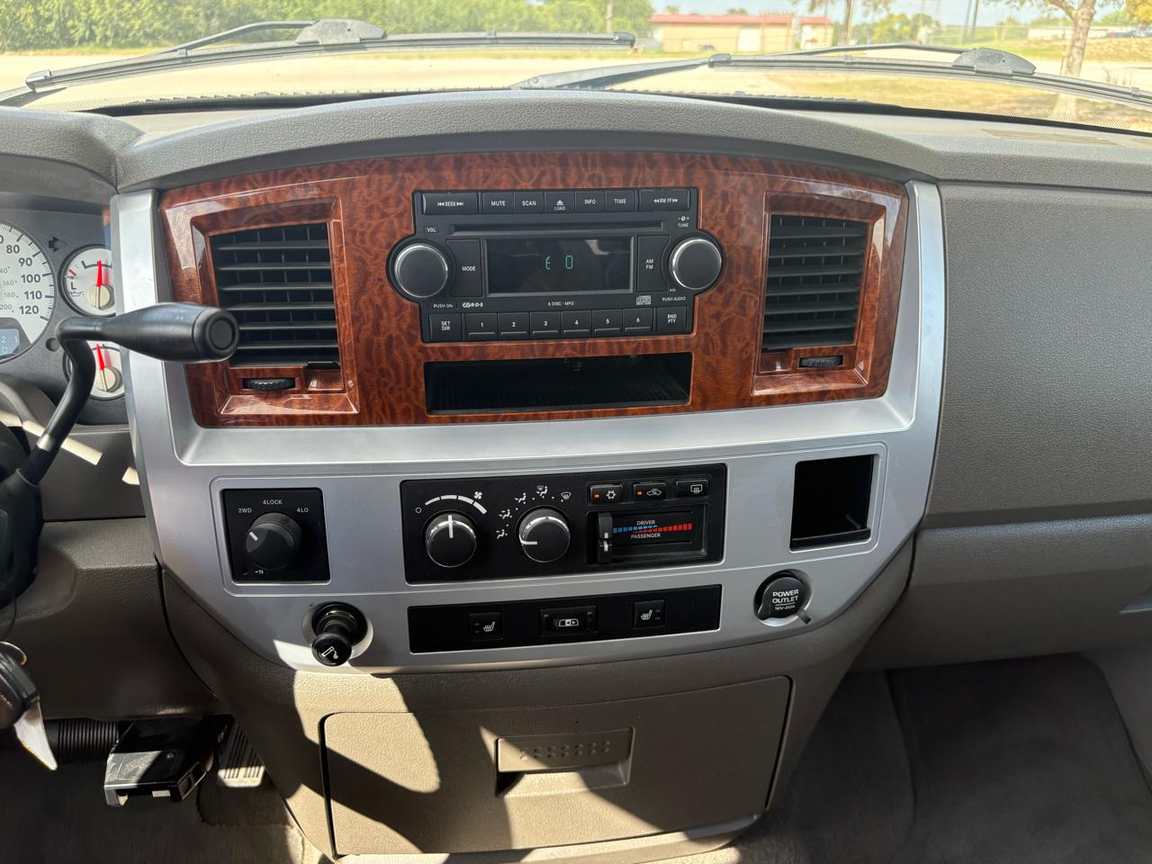 Dodge Ram 2500 4dr Quad Cab 160.5 4WD Laramie 2006