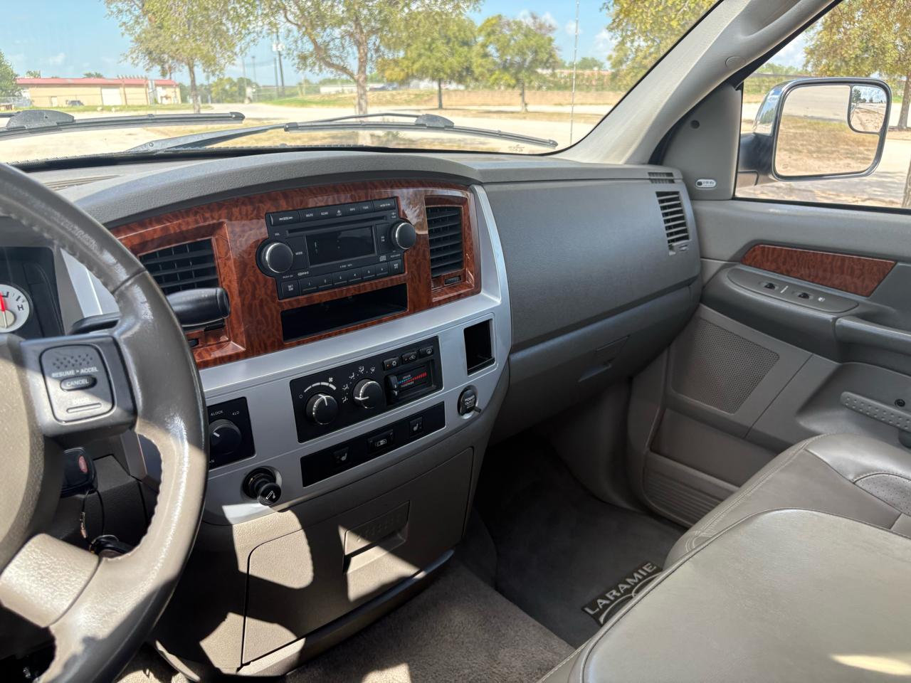 Dodge Ram 2500 4dr Quad Cab 160.5 4WD Laramie 2006