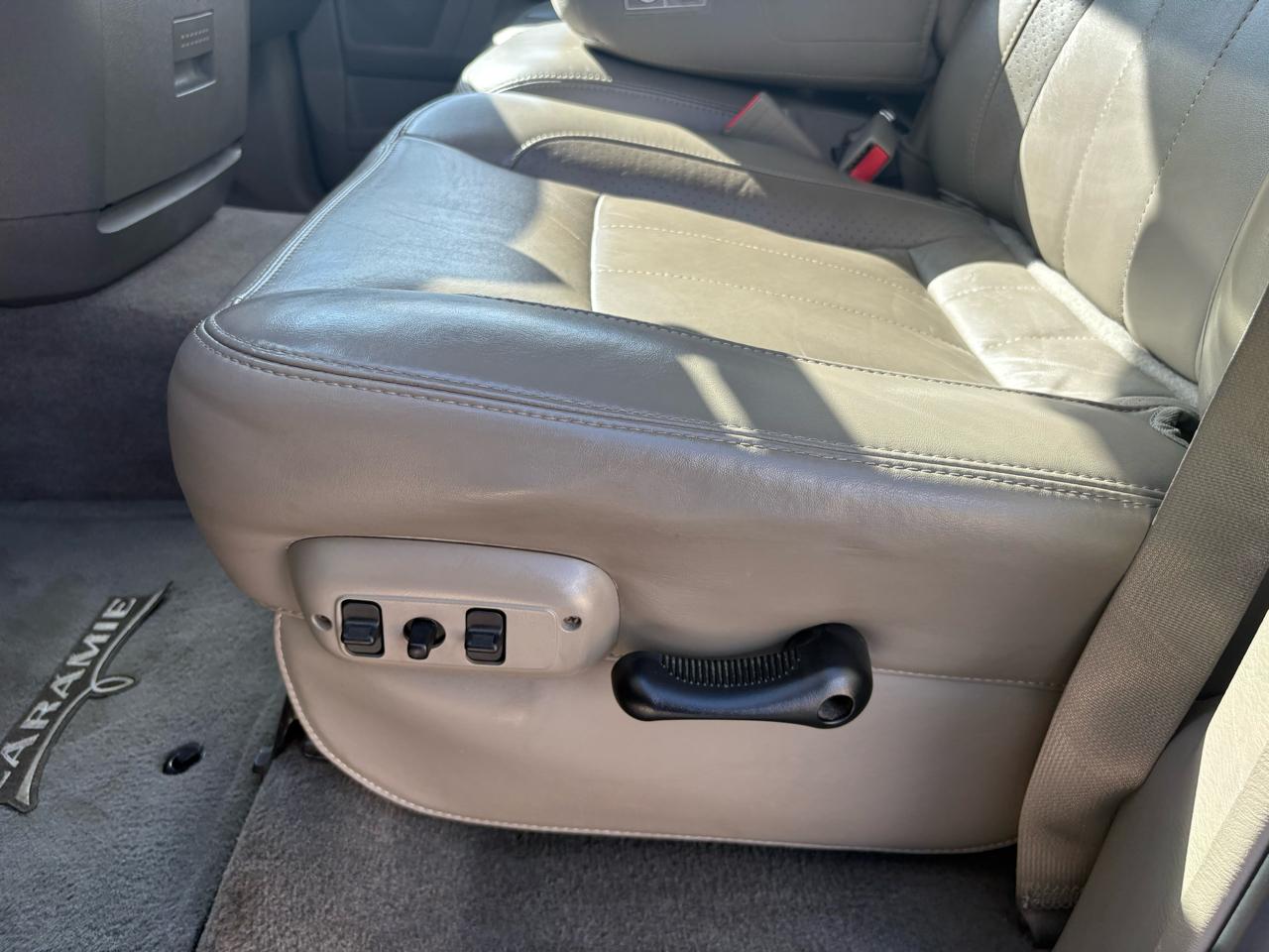 Dodge Ram 2500 4dr Quad Cab 160.5 4WD Laramie 2006