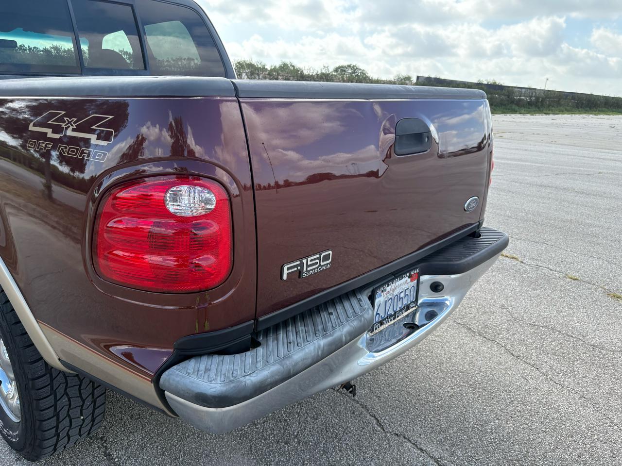 Ford F-150 SuperCrew Crew Cab 139" Lariat 4WD 2001