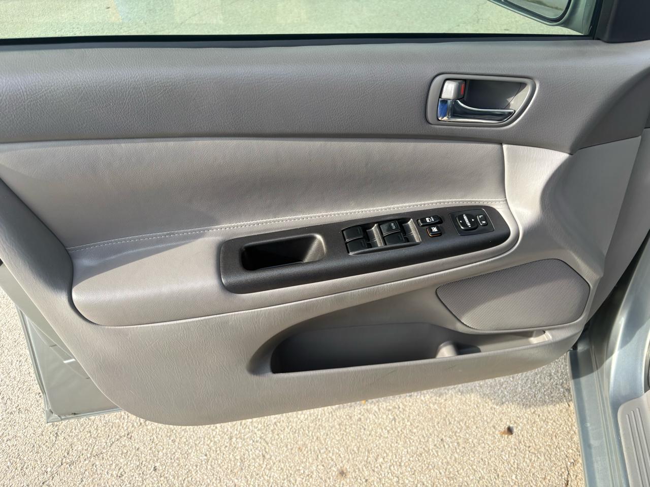 Toyota Camry 4dr Sdn LE V6 Auto (Natl) 2005