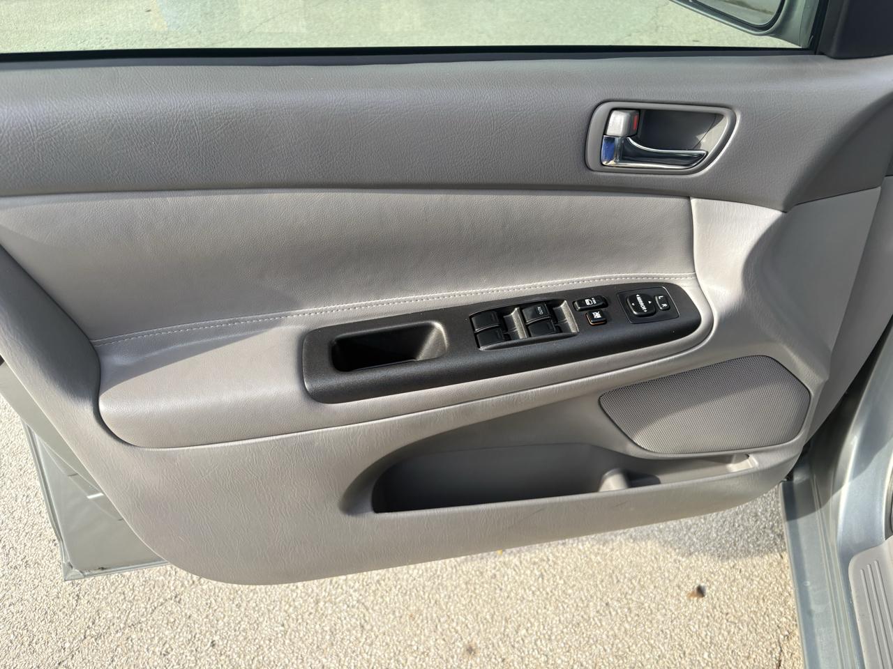 Toyota Camry 4dr Sdn LE V6 Auto (Natl) 2005