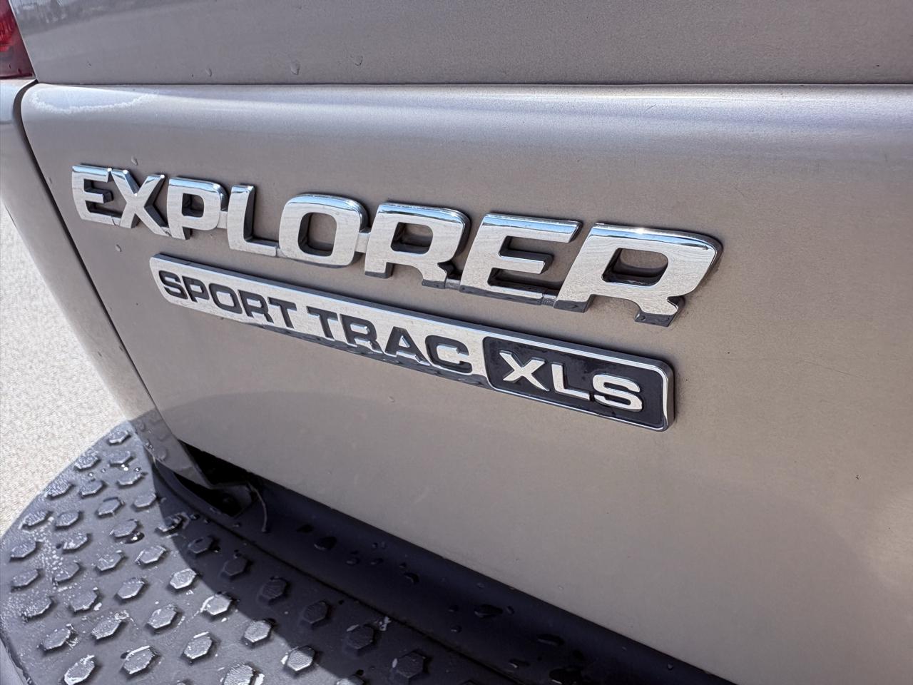 Ford Explorer Sport Trac  2004