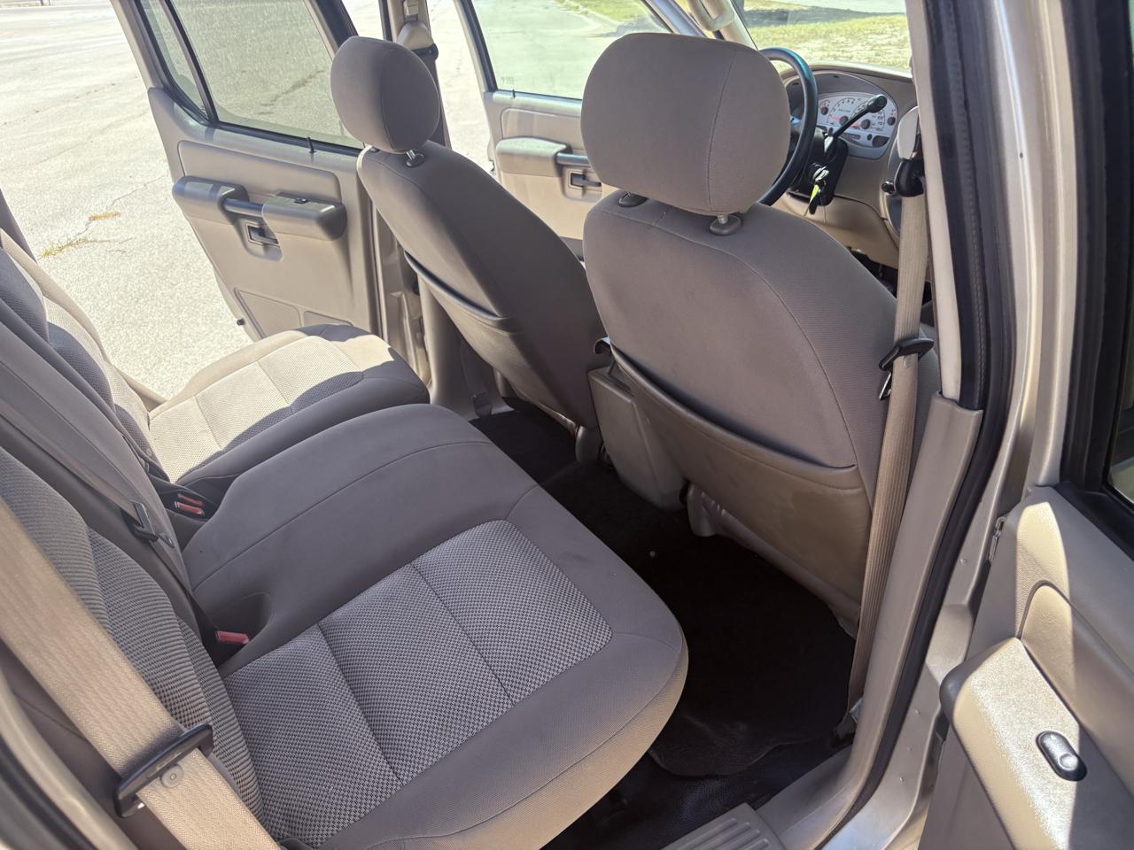 Ford Explorer Sport Trac  2004