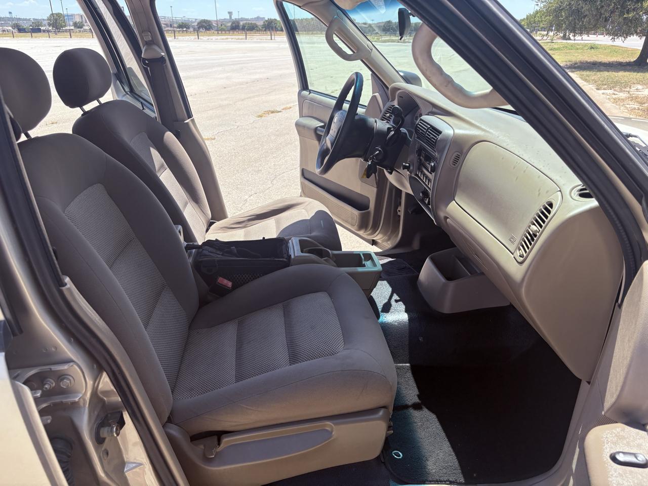 Ford Explorer Sport Trac  2004