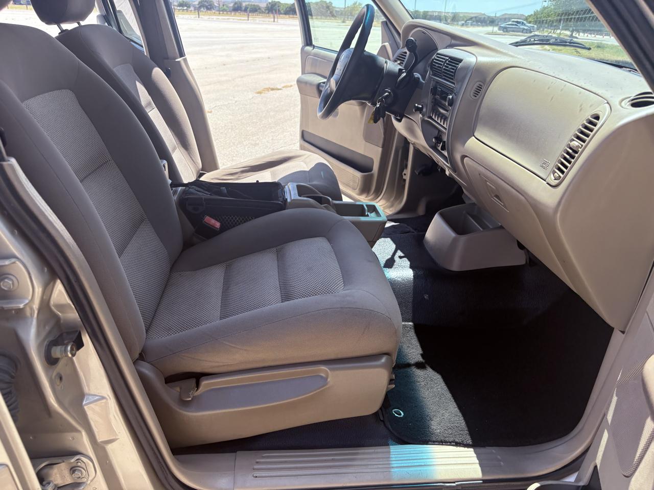 Ford Explorer Sport Trac  2004