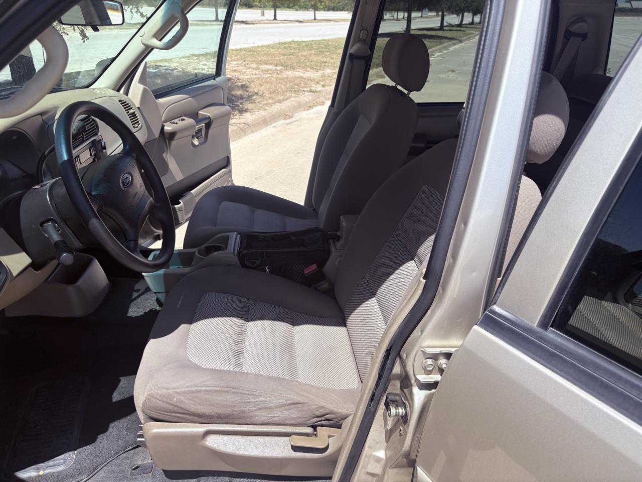 Ford Explorer Sport Trac  2004