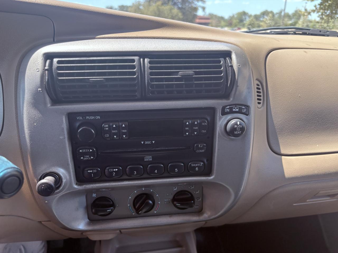 Ford Explorer Sport Trac  2004