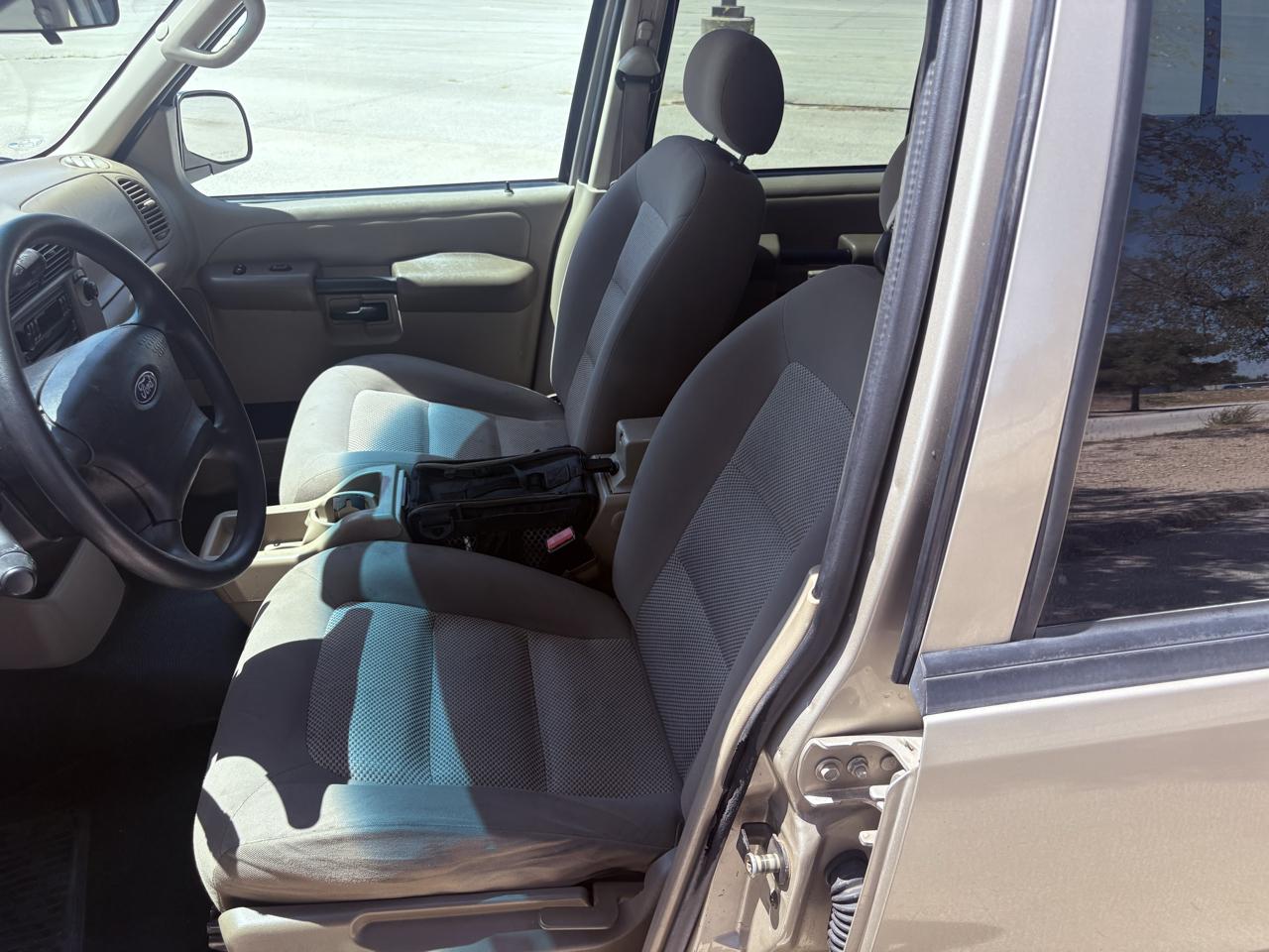 Ford Explorer Sport Trac  2004