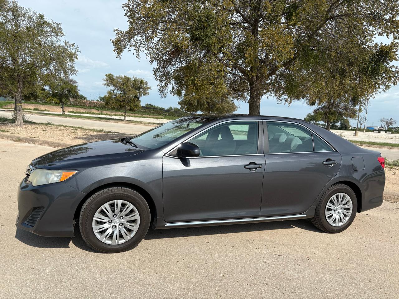 Toyota Camry 4dr Sedan LE 2012