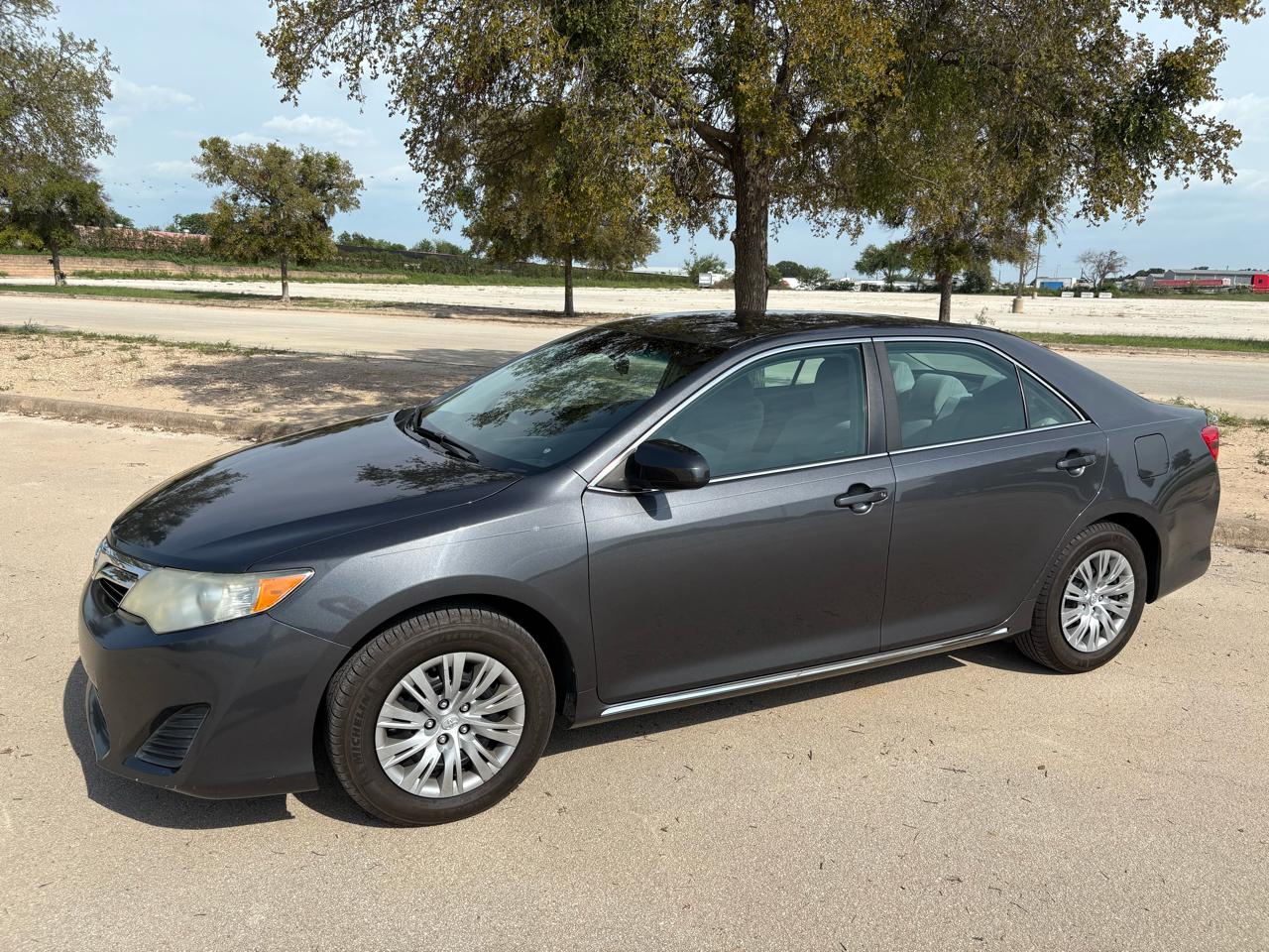 Toyota Camry 4dr Sedan LE 2012