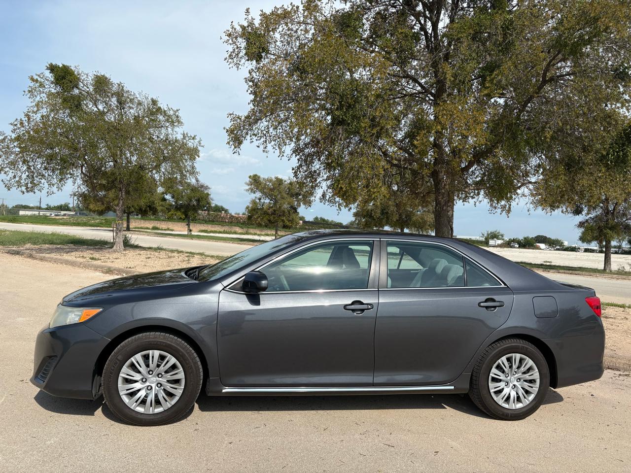 Toyota Camry 4dr Sedan LE 2012