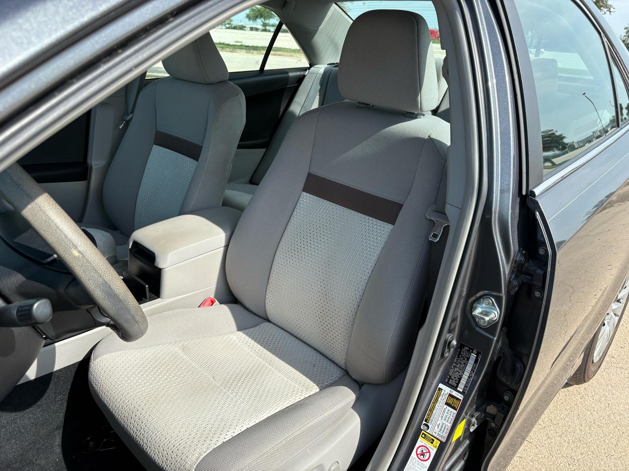 Toyota Camry 4dr Sedan LE 2012