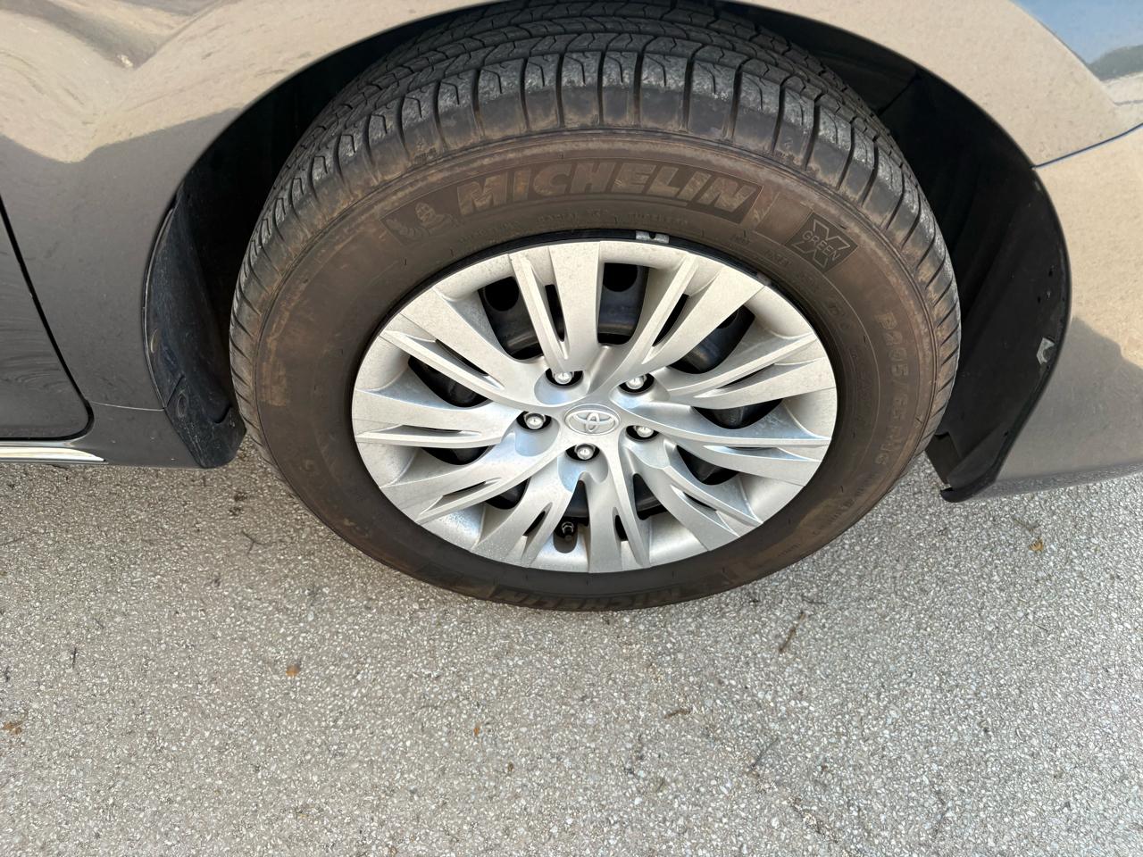 Toyota Camry 4dr Sedan LE 2012