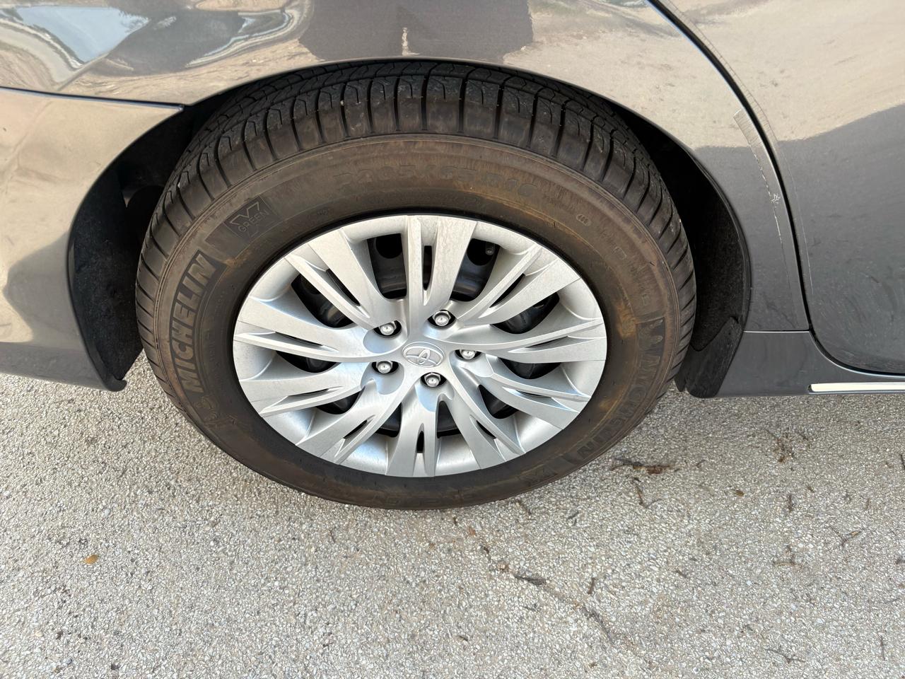 Toyota Camry 4dr Sedan LE 2012