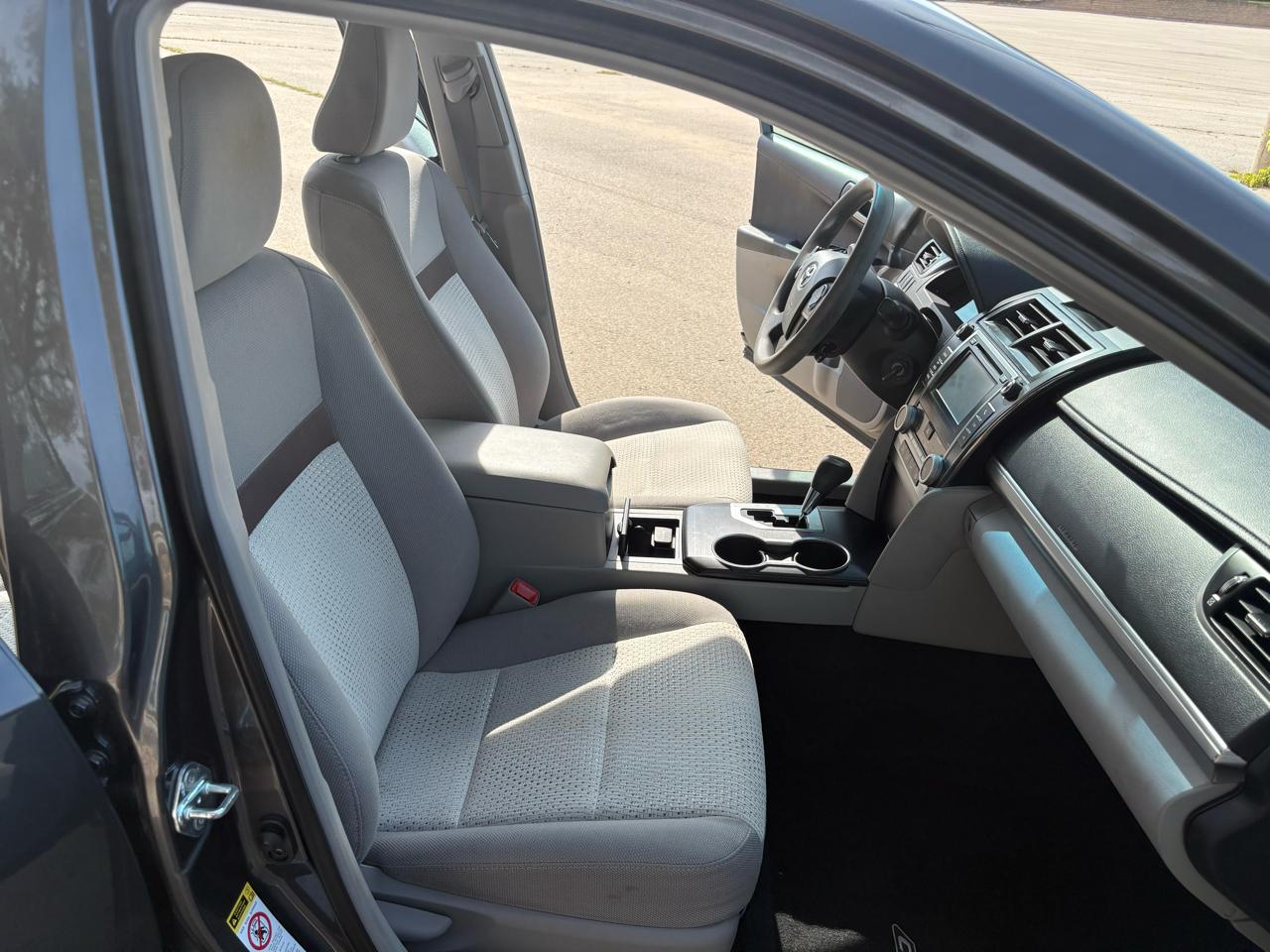 Toyota Camry 4dr Sedan LE 2012