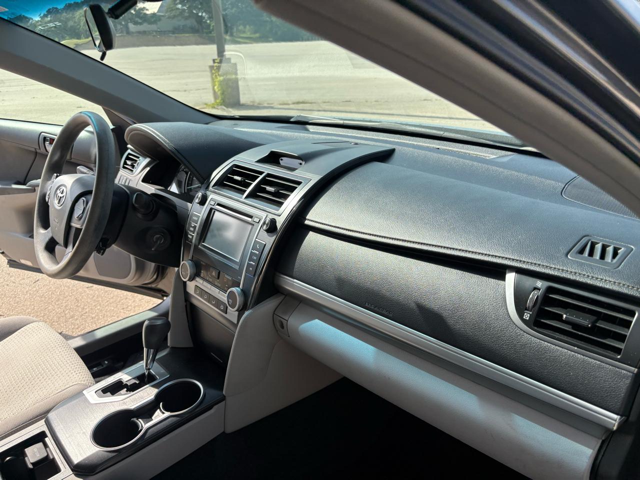 Toyota Camry 4dr Sedan LE 2012