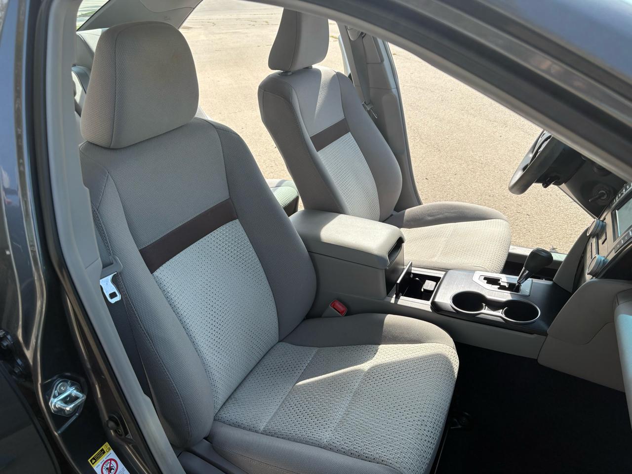 Toyota Camry 4dr Sedan LE 2012