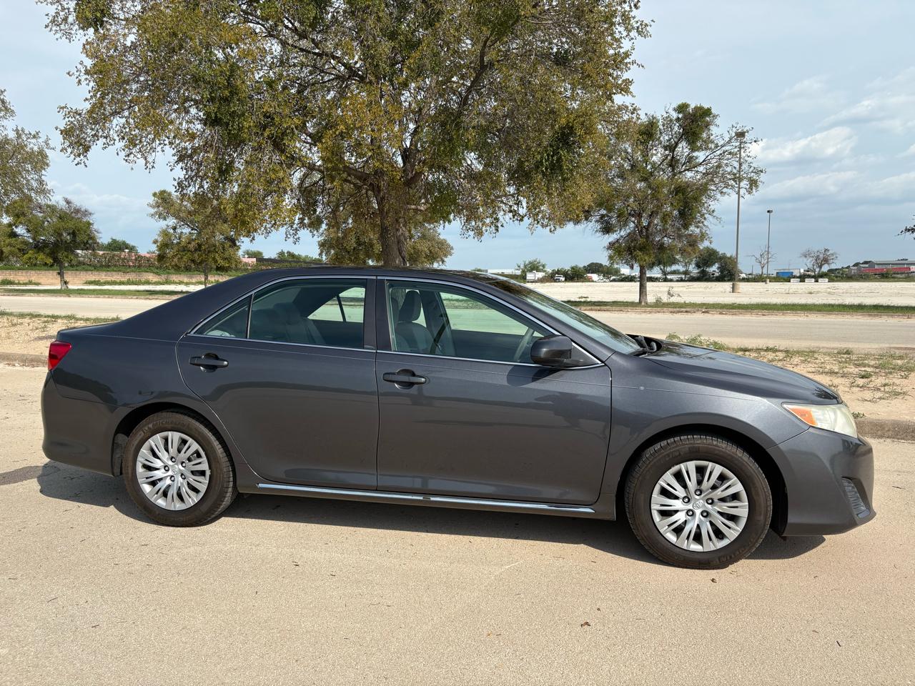 Toyota Camry 4dr Sedan LE 2012