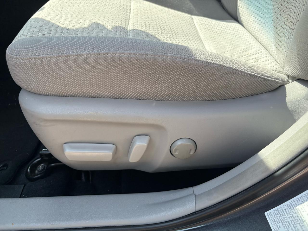 Toyota Camry 4dr Sedan LE 2012