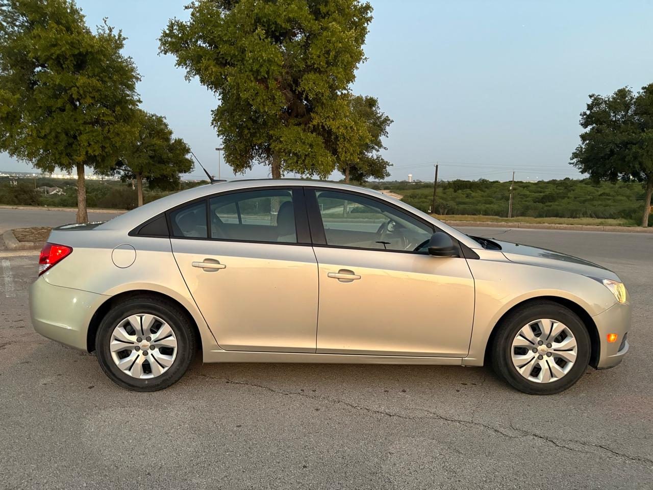 Chevrolet Cruze 4dr Sdn Auto LS 2013