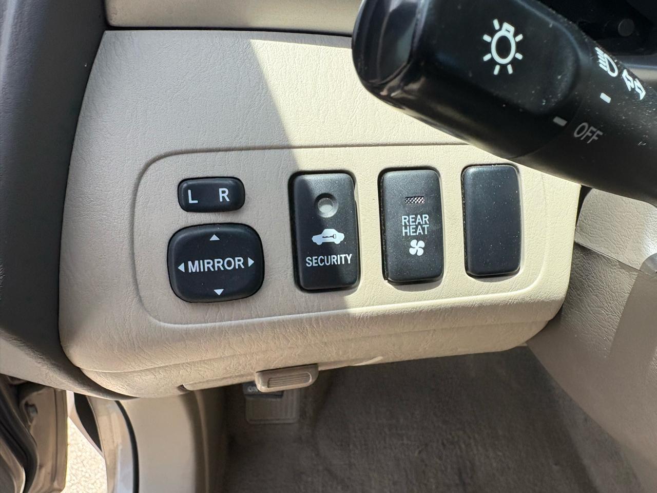 Toyota Highlander 4dr V6 w/3rd Row (Natl) 2004