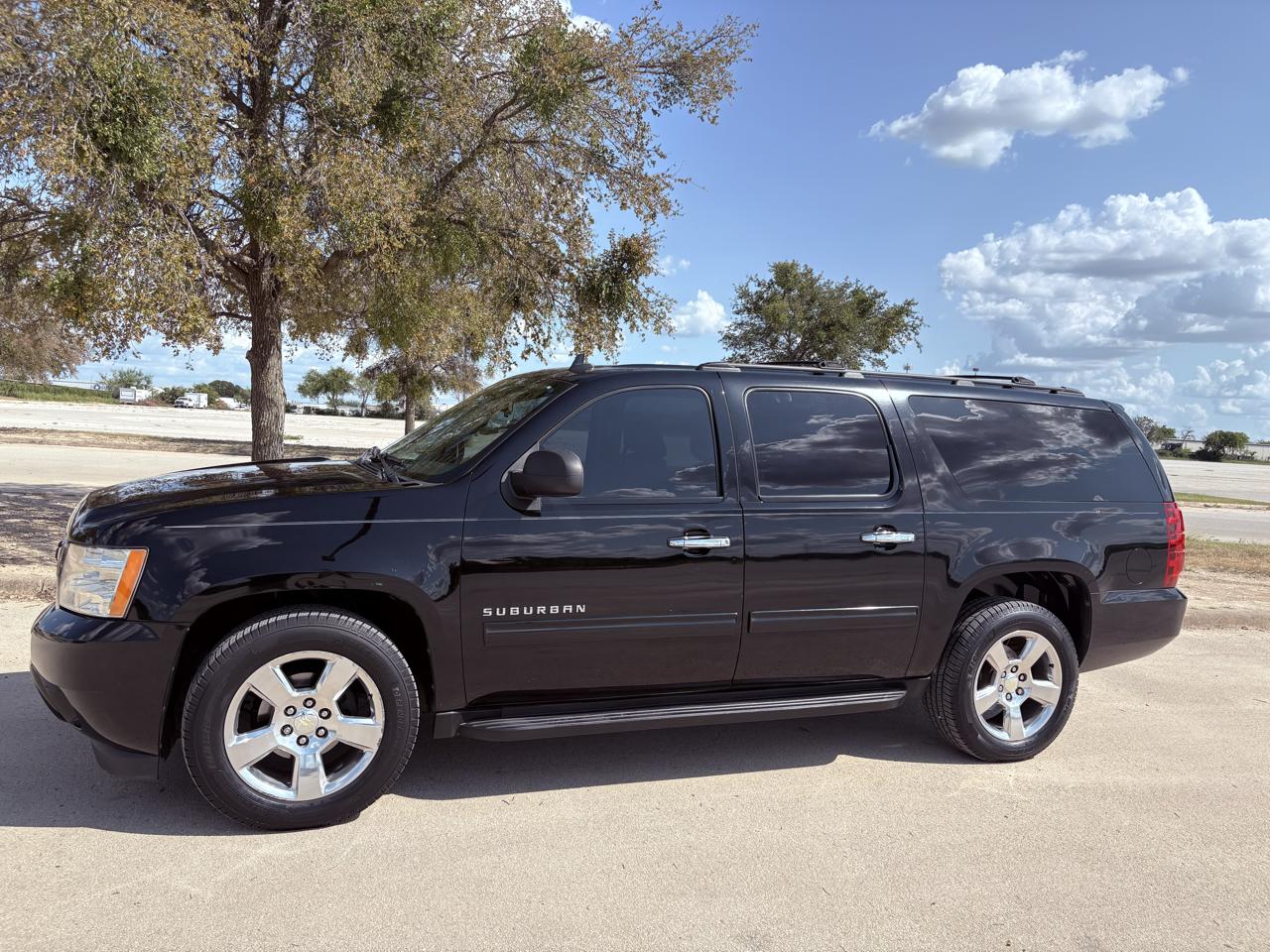 Chevrolet Suburban 2WD 4dr 1500 LS 2011