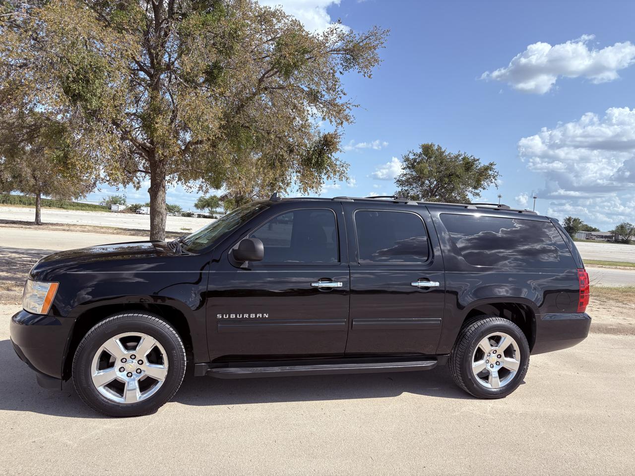 Chevrolet Suburban 2WD 4dr 1500 LS 2011
