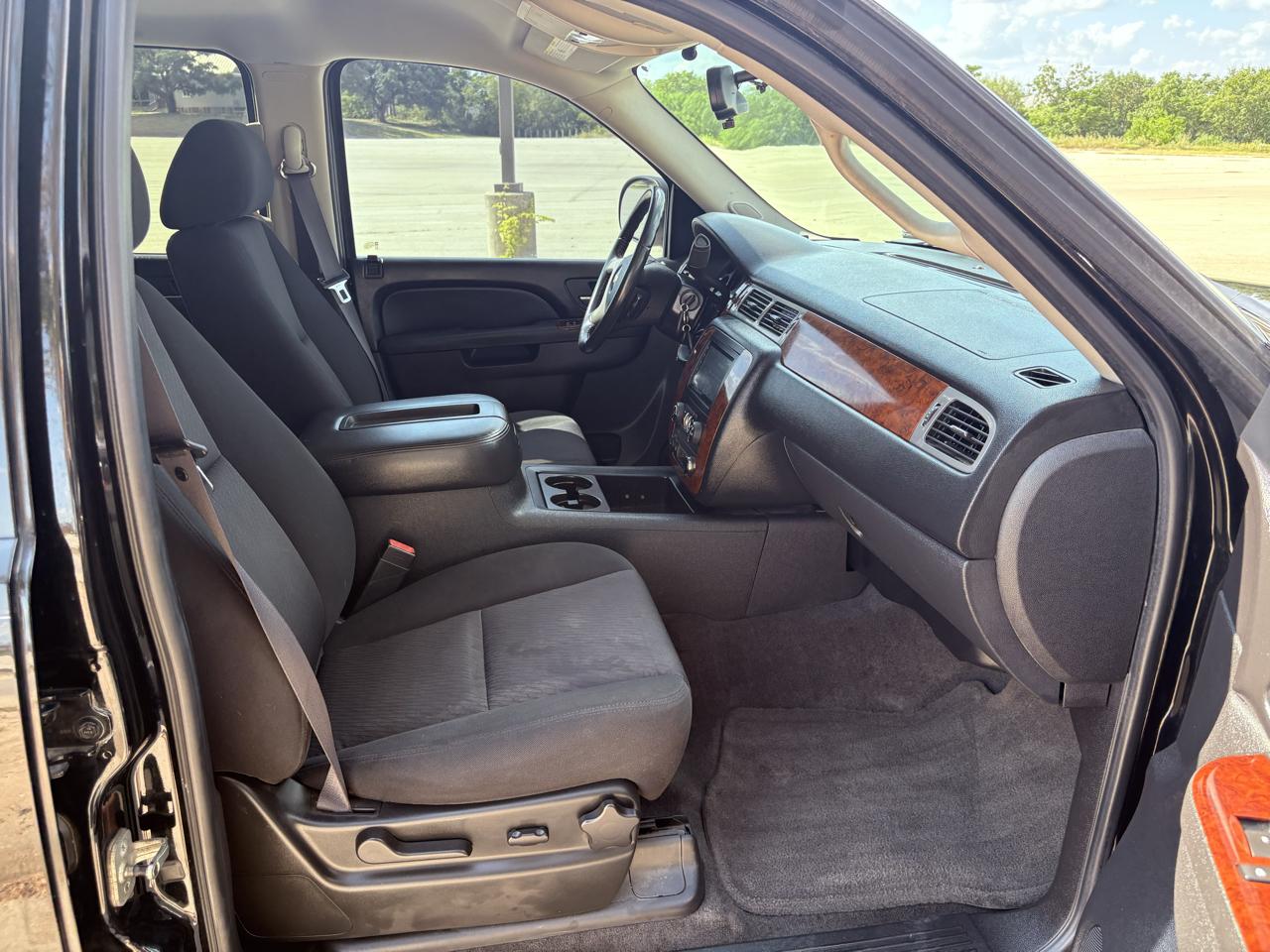 Chevrolet Suburban 2WD 4dr 1500 LS 2011