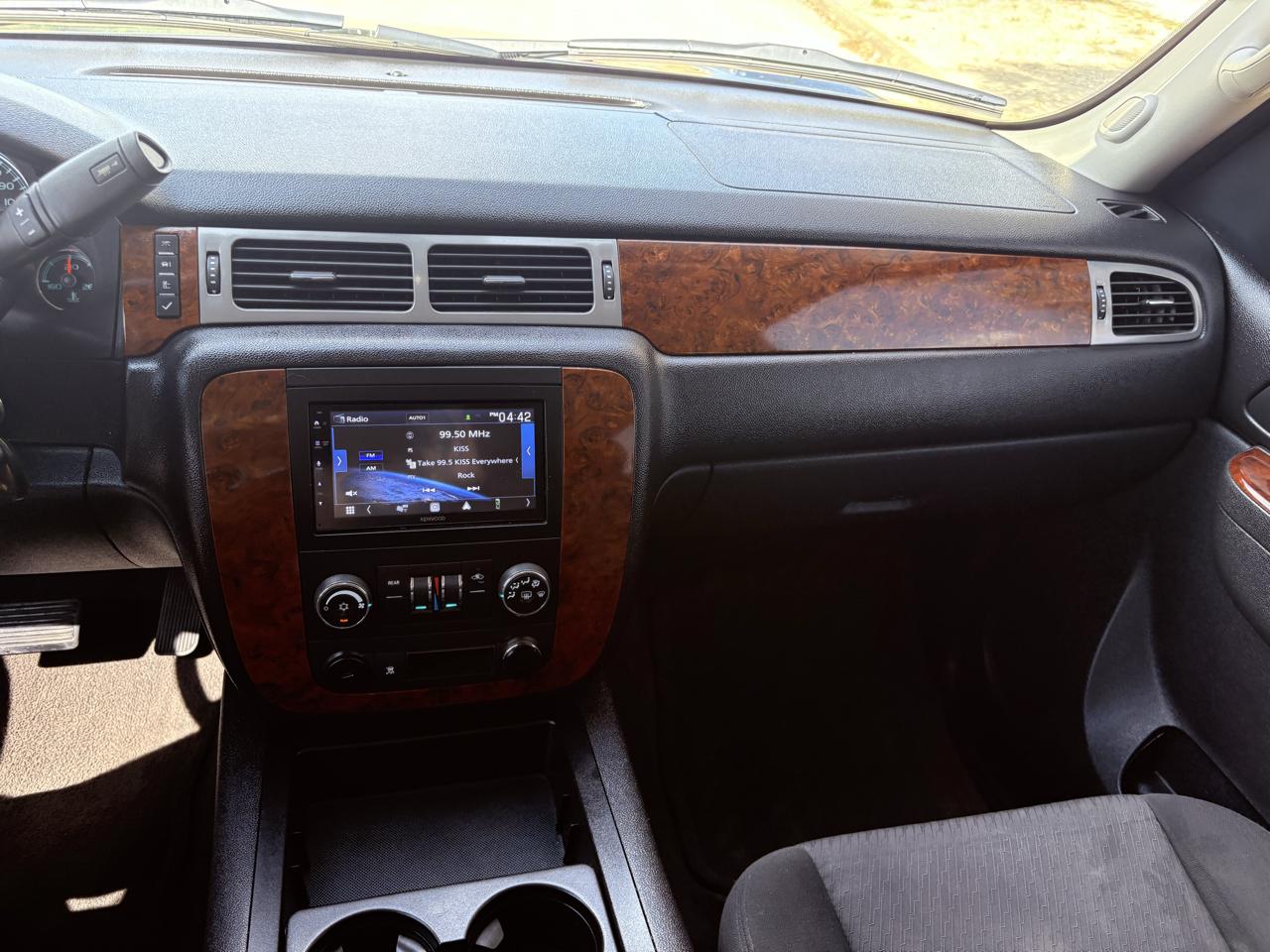 Chevrolet Suburban 2WD 4dr 1500 LS 2011