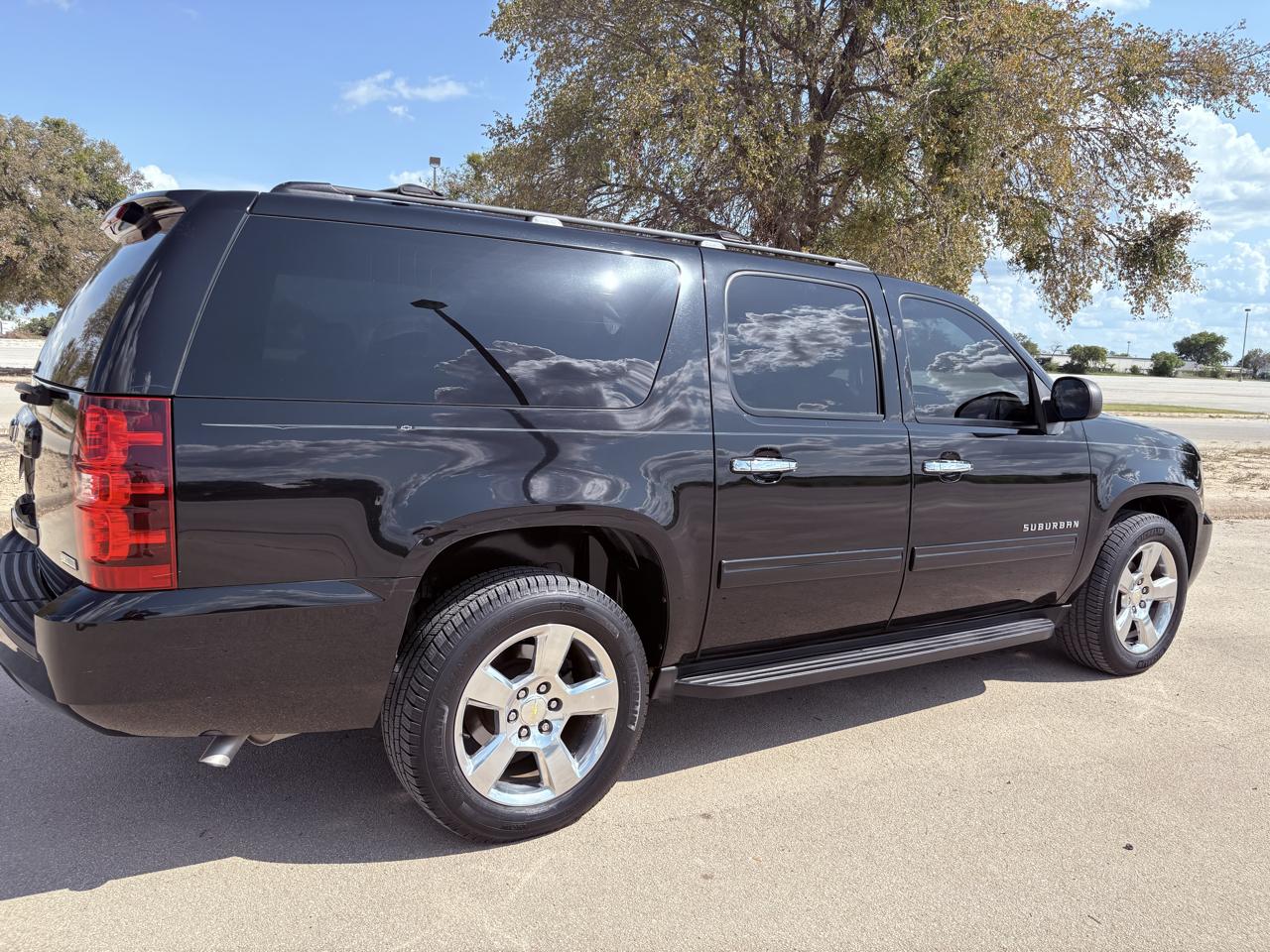 Chevrolet Suburban 2WD 4dr 1500 LS 2011