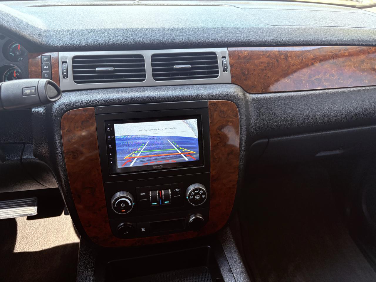 Chevrolet Suburban 2WD 4dr 1500 LS 2011