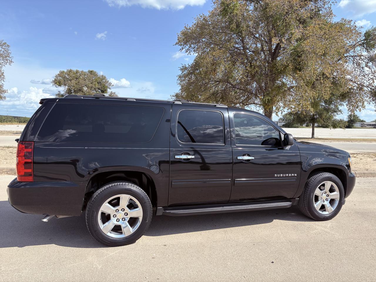 Chevrolet Suburban 2WD 4dr 1500 LS 2011