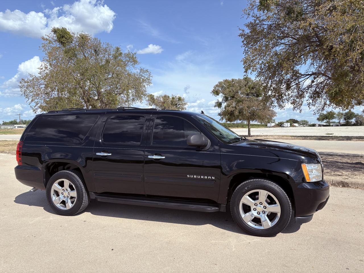Chevrolet Suburban 2WD 4dr 1500 LS 2011