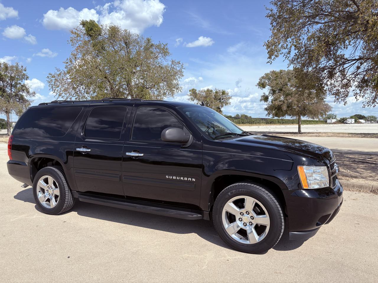 Chevrolet Suburban 2WD 4dr 1500 LS 2011