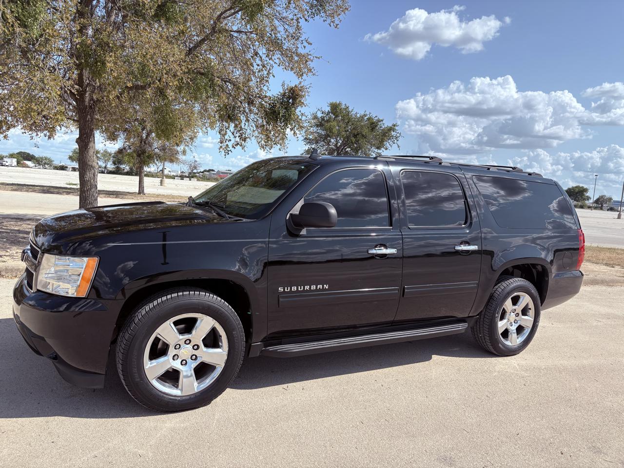 Chevrolet Suburban 2WD 4dr 1500 LS 2011